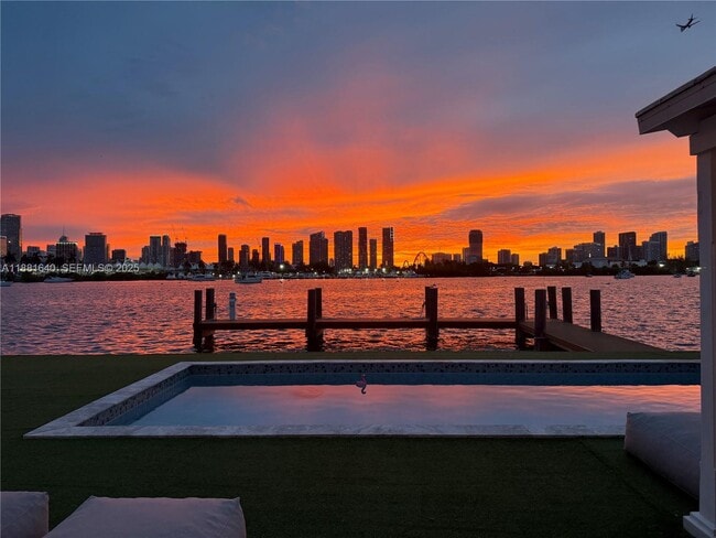 Building Photo - 316 S Coconut Ln