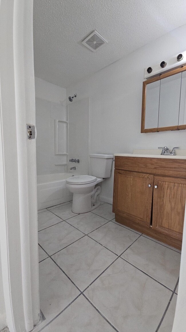 Photo - 3600 NW 21st St Unit 203