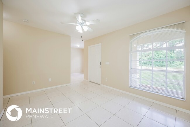 Photo - 1016 Bagget St E