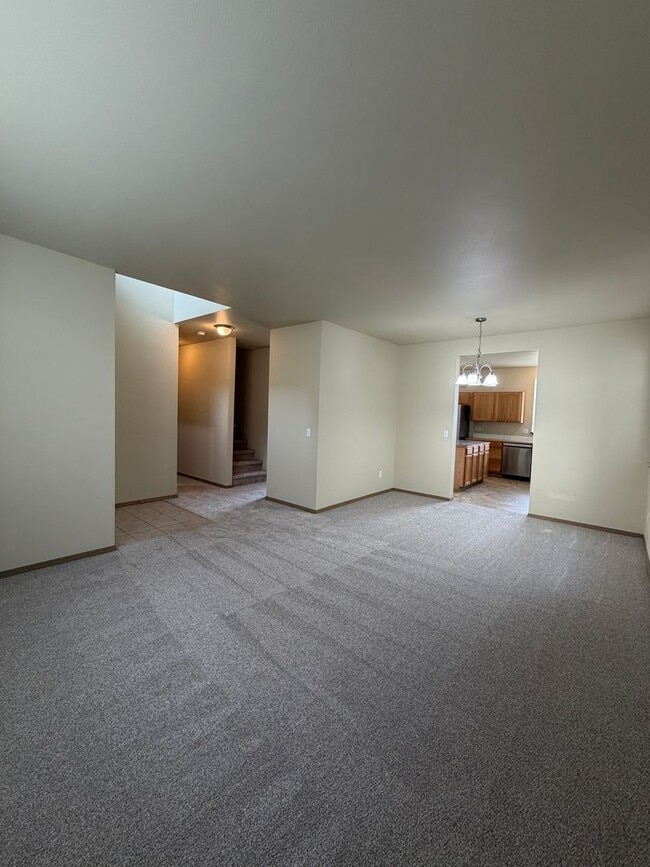 Photo - 843 Gina Ct SE