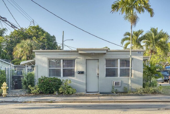 Building Photo - 813 9th Ave N