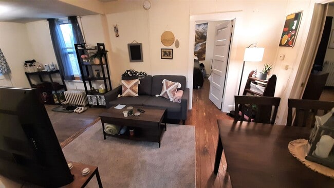 Building Photo - 215 Pleasant St Unit #2