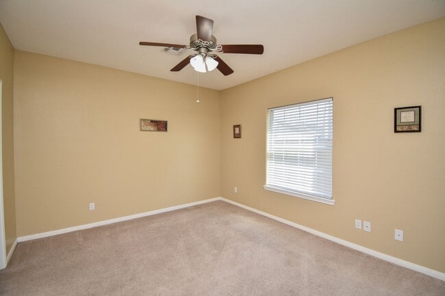 Photo - 137 Sherwood Dr Unit Apt D