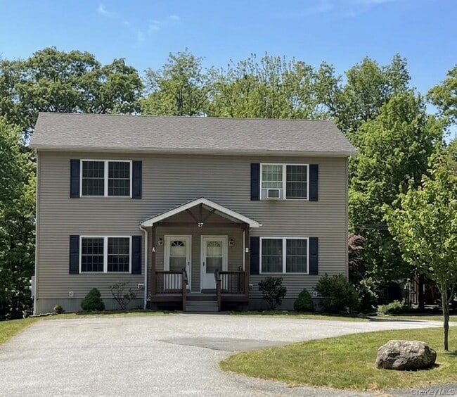 Building Photo - 27 Hemlock St