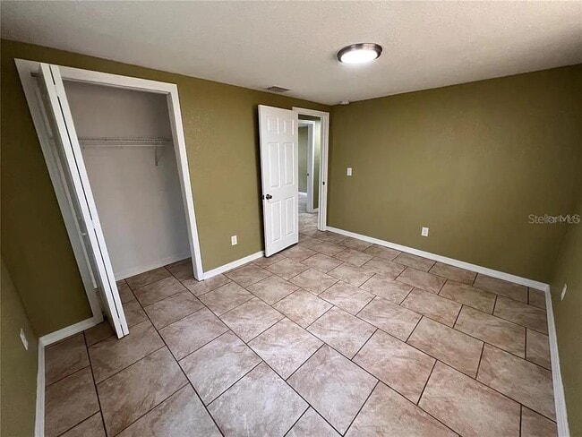 Photo - 2460 Ave E SW