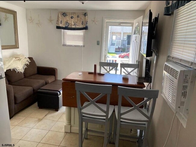 Photo - 9411 Monmouth Ave Unidad 3