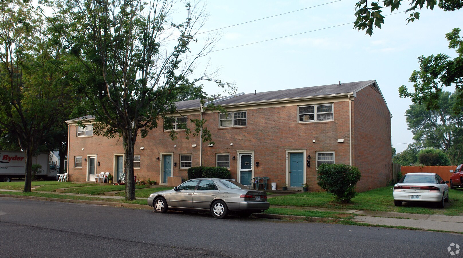 Photo - 2900-2908 Charles St