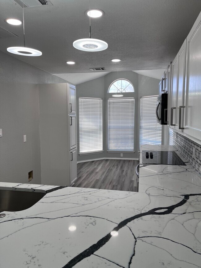 Photo - 6820 Douglas Creek