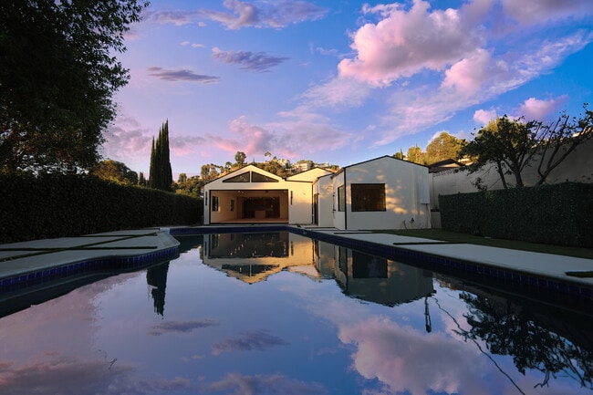 Building Photo - 4501 Canoga Dr