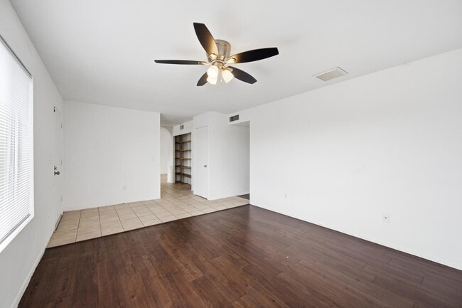 Photo - 204 E Duke Dr