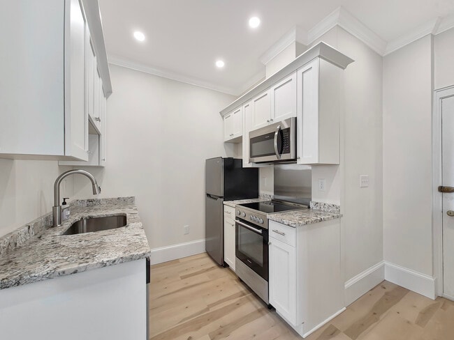 28 Front St Unit 28 Front Street Unit 2