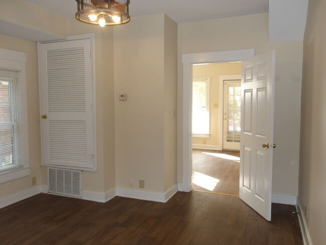 Building Photo - 629 W Ormsby Ave Unit 629 w. ormsby-1