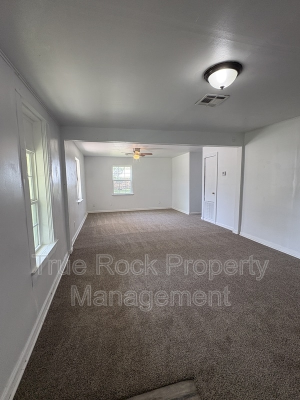 Photo - 730 W 8th St