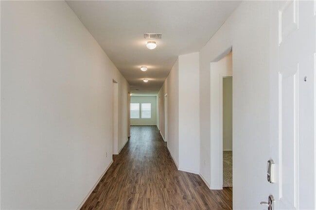 Photo - 713 Mallow Rd
