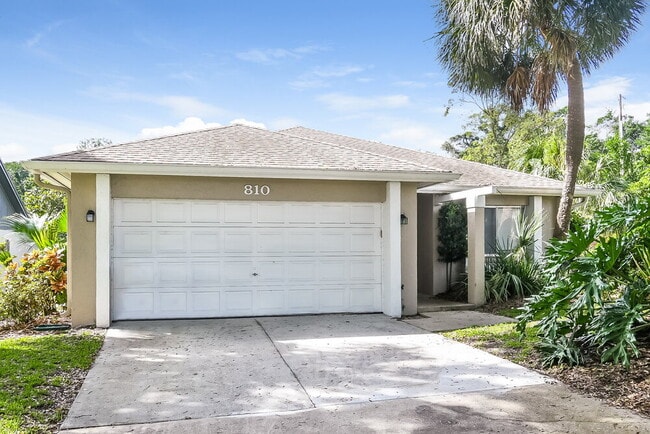 Photo - 810 Grand Cayman Ct