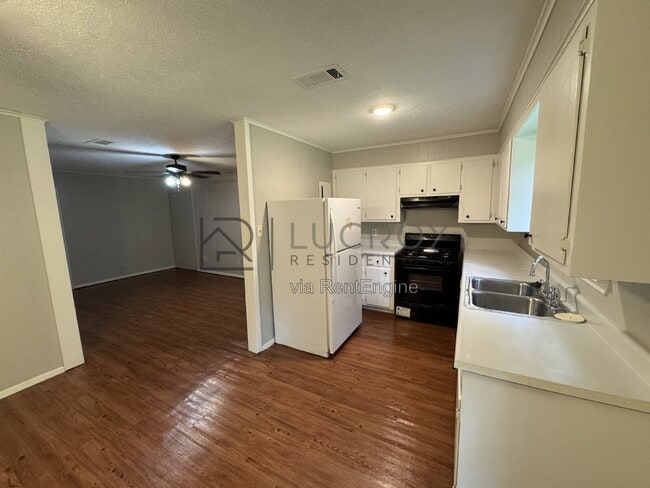 327 Grover Cleveland Cir