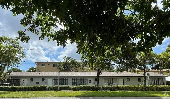 Building Photo - 1346 NW 6th St Unit 2 Rental