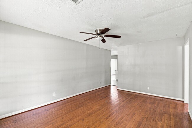 Photo - 509 Avenue J