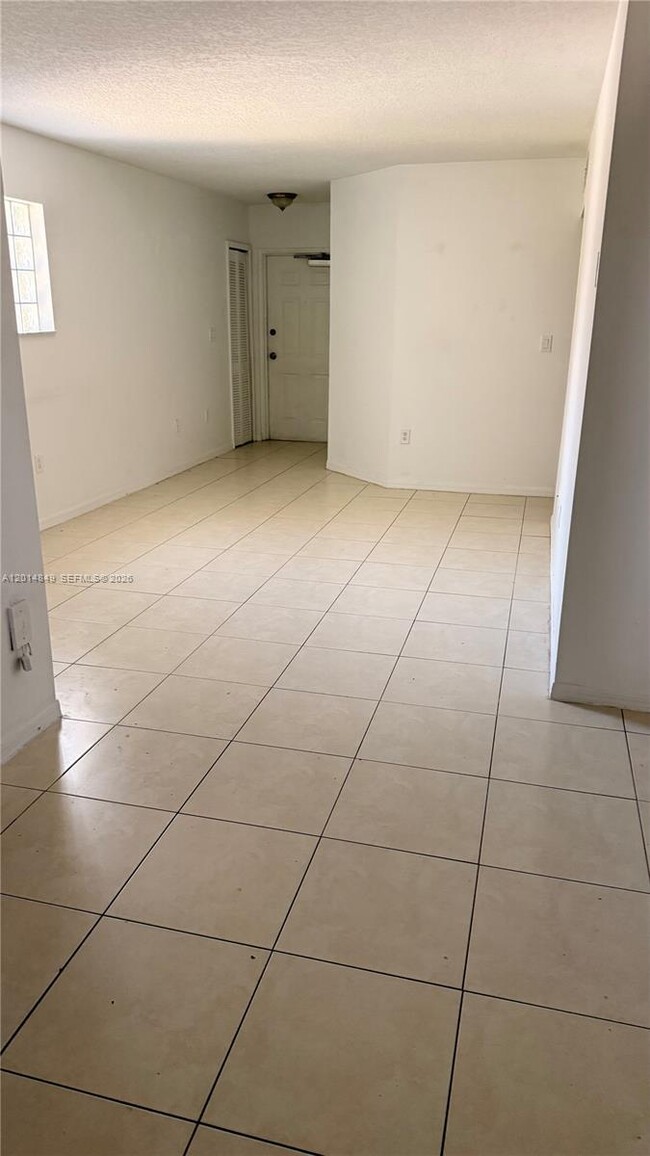 Photo - 990 NE 33rd Terrace Unidad 104