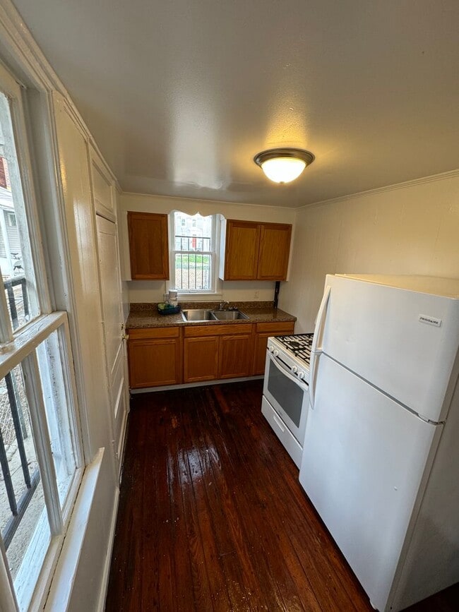 Photo - Cozy 2 bedroom house with parking- York SD