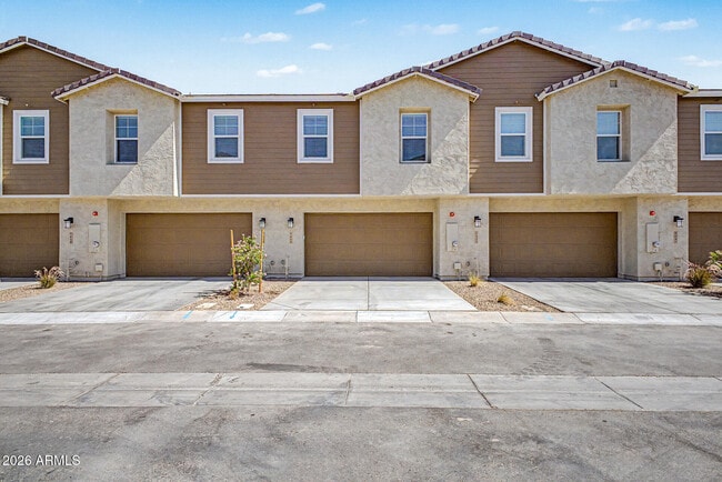 Building Photo - 8149 E Petunia Ave