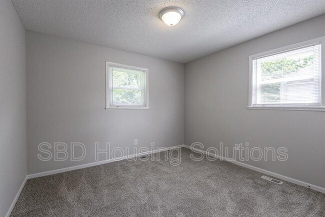 Photo - 18304 E 18th St N