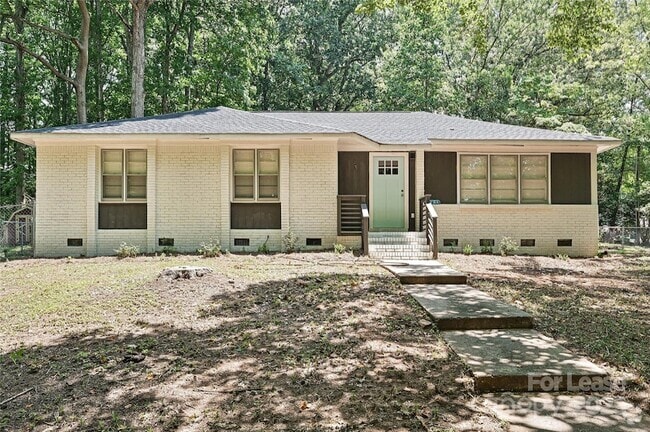 Building Photo - 5121 Farm Pond Ln Rental
