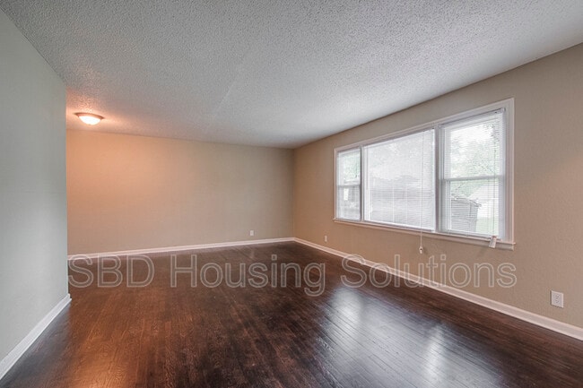 Photo - 8803 E 72nd St