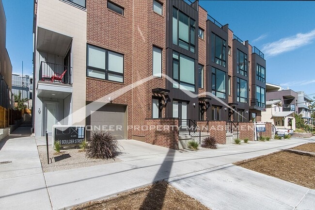 Building Photo - Georgeous Modern Condo with a Kitchen Fit for a Chef! Unit 104