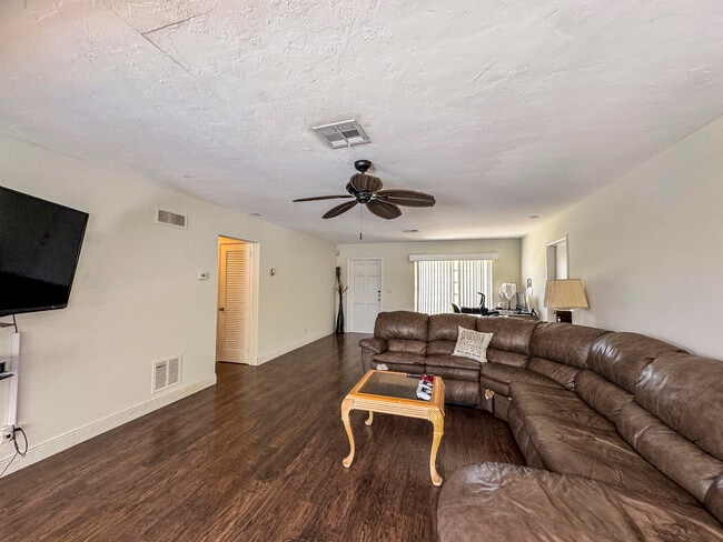 1326 Lake Erie Dr