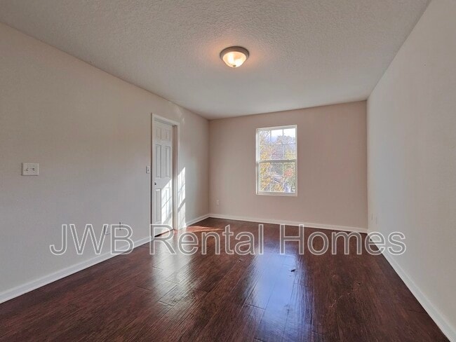 Photo - 650 Herman St