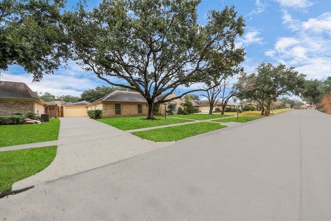 Photo - 8006 Oakington Dr