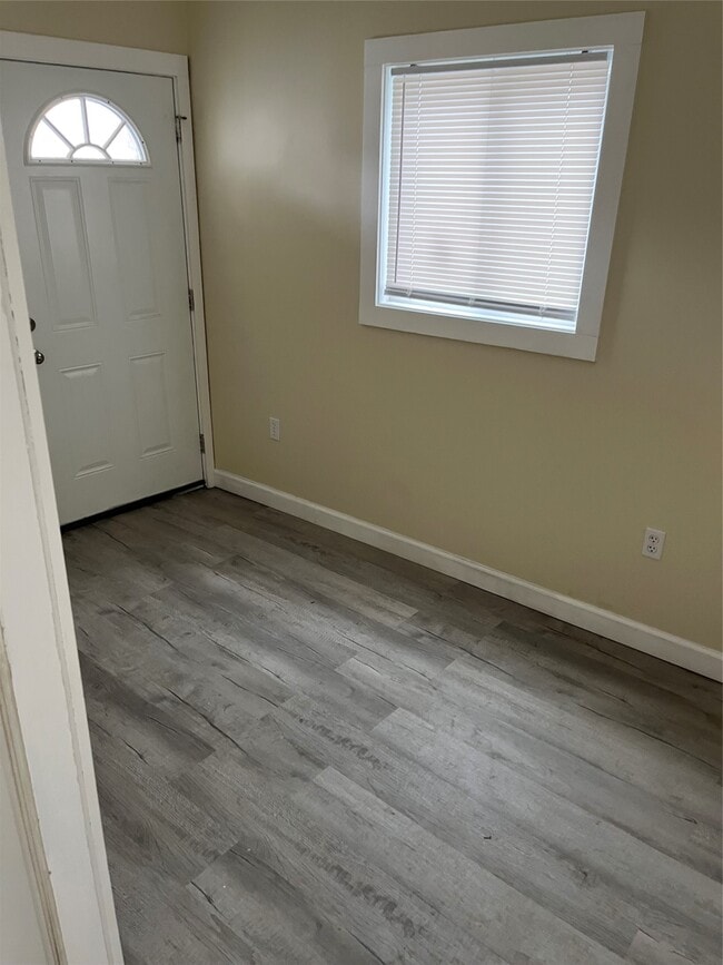 Photo - 2961 W 11th St