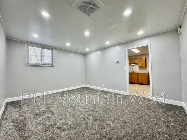 Building Photo - 163 S 200 E Unit 3