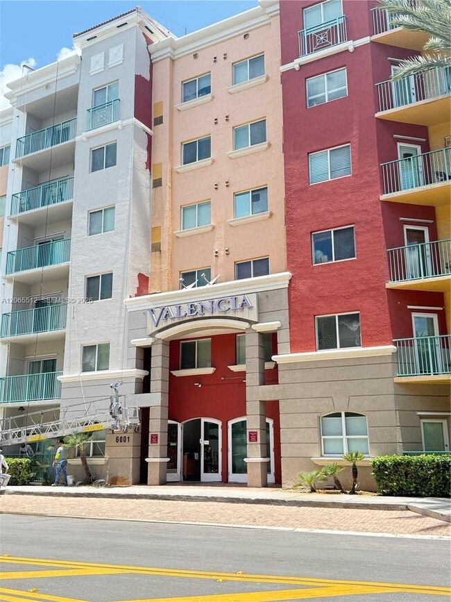 Building Photo - 6001 SW 70th St Unit 146