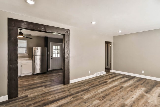 Photo - 711 N Elm Ave