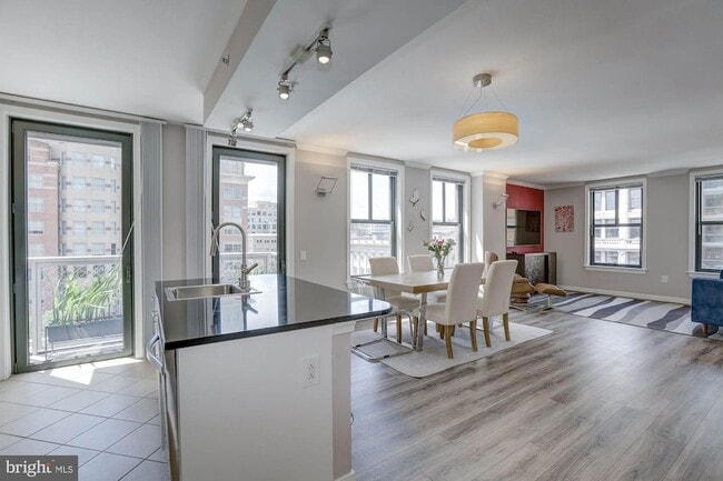 Photo - 616 E Street NW Unit 718 Unidad 718