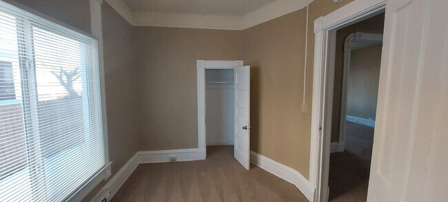 Photo - 955 Burr St N Unit 1