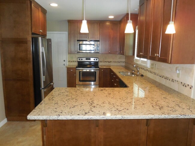 Photo - 2021 Stratford Rd