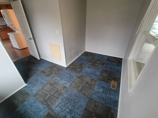 Photo - 410 E Adams St