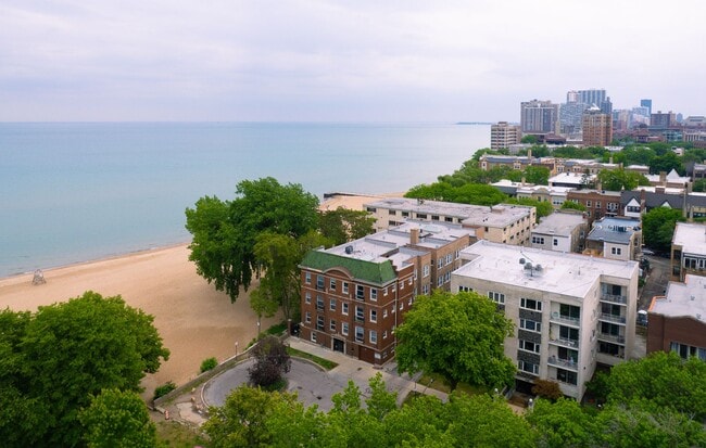 Building Photo - 1055 W Pratt Blvd Unit 2A