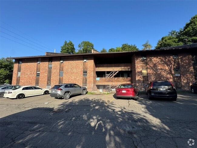 Building Photo - 113 E Franklin St Unit A10 Rental