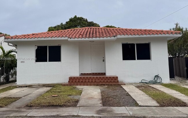 Building Photo - 2803 SW 26th St Unit B