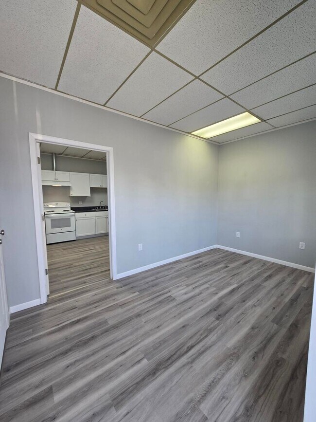 Photo - 118 W Main St Unit Commerical building 2 apt