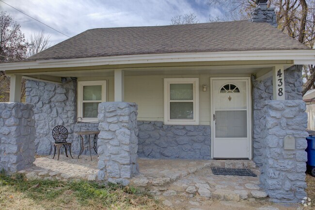 Building Photo - Recently Updated West Tulsa Home!