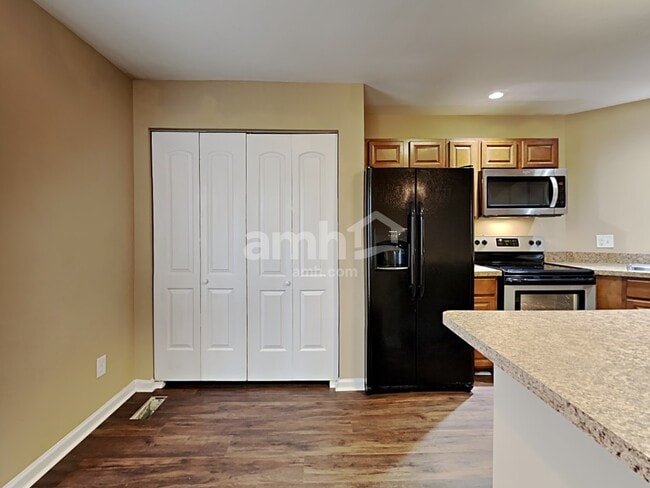 Photo - 4400 Oakshyre Way