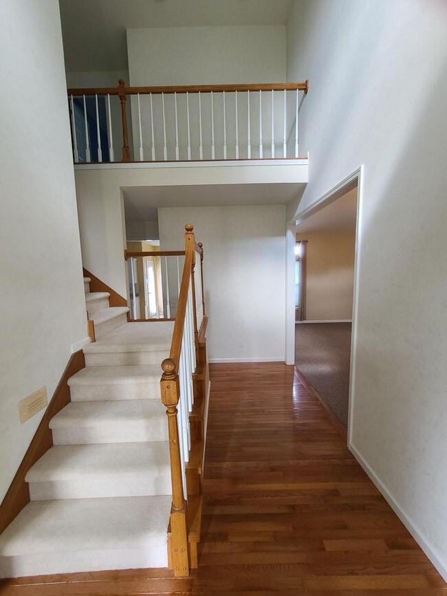 Photo - 5 Bedroom 2 and 1/2 bathrooms located in Cherry Hills Subdivision! Available Now!