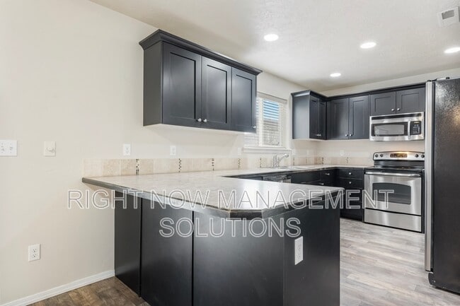 Photo - 1860 E Adelaide Dr