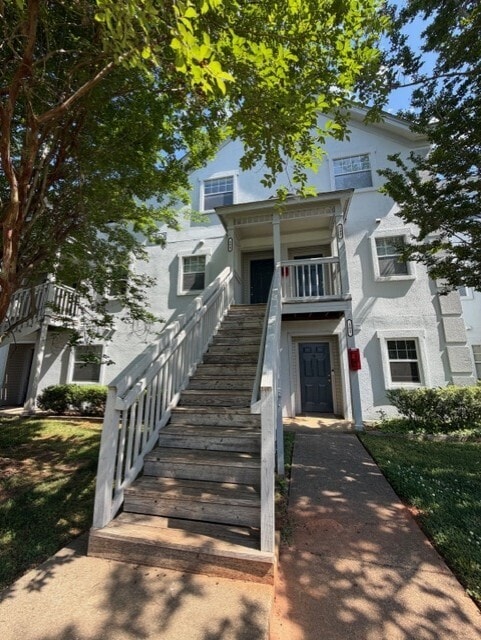 Building Photo - 2510 Avent Ferry Rd Unit 204
