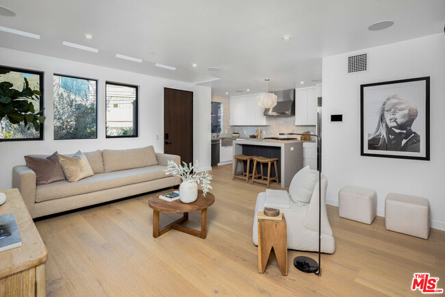Building Photo - 1169 Palms Blvd Rental